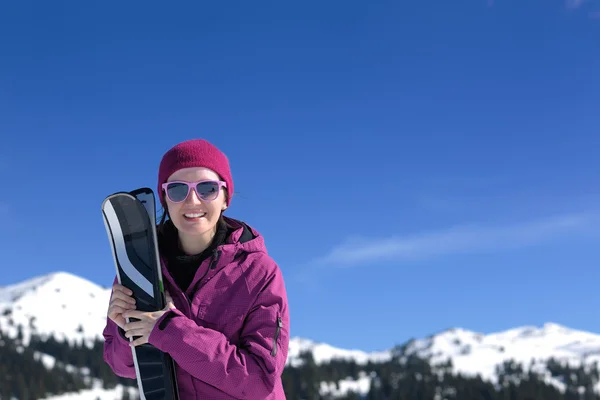 Kış kadın Kayak — Stok fotoğraf