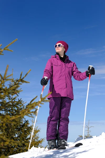 Invierno mujer esquí —  Fotos de Stock