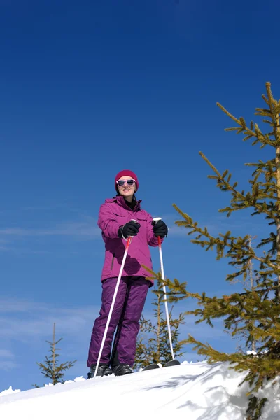 Inverno mulher esqui — Fotografia de Stock