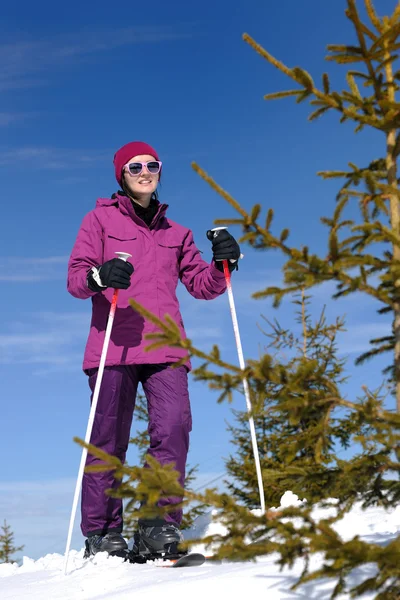 Invierno mujer esquí — Foto de Stock