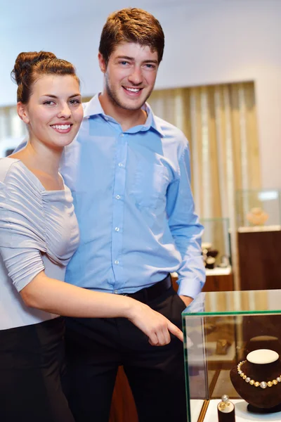 Happy young couple in jewelry store — Stock Photo, Image