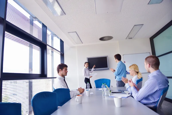 Negocios en una reunión en la oficina —  Fotos de Stock