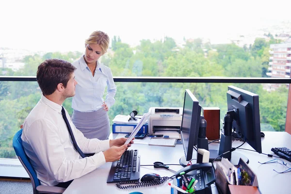 Business in een vergadering op kantoor — Stockfoto