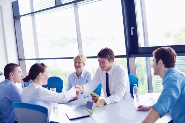 Negocios en una reunión en la oficina —  Fotos de Stock