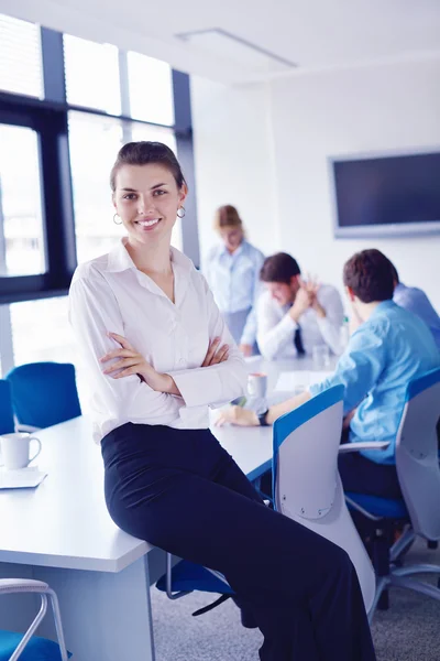 Business woman with her staff in background at office — Stock Photo, Image