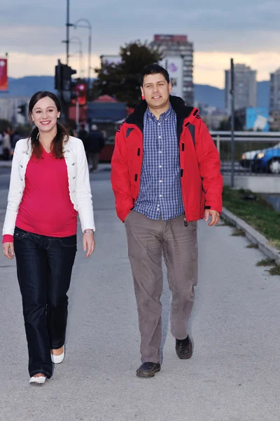 Casal feliz ao ar livre — Fotografia de Stock