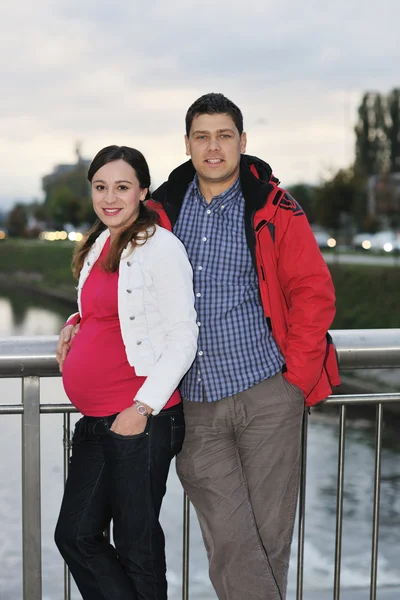Boldog pár kültéri — Stock Fotó