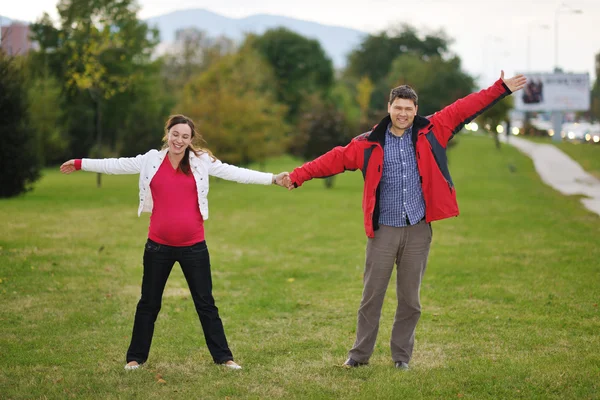 Casal feliz ao ar livre Imagem De Stock