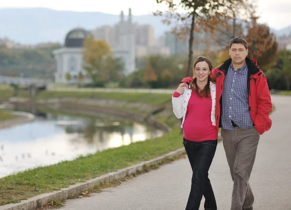 Pareja feliz al aire libre Imagen de archivo