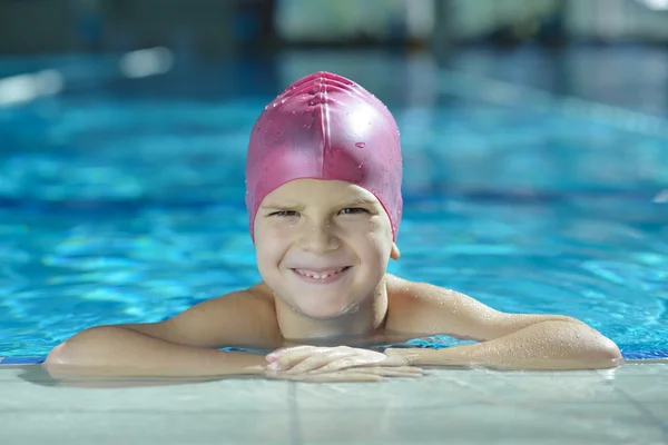 Szczęśliwe dziecko na basen — Zdjęcie stockowe