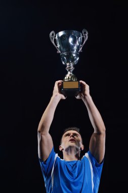 futbol oyuncuları zaferini kutluyor