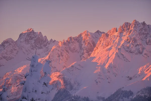 Paysage d'hiver montagne — Photo