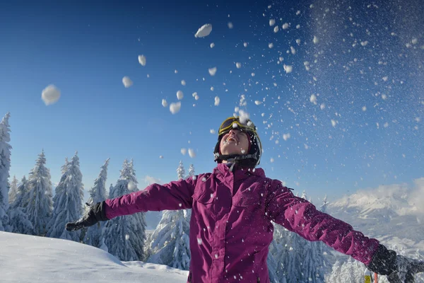 Diversão de inverno e esqui — Fotografia de Stock