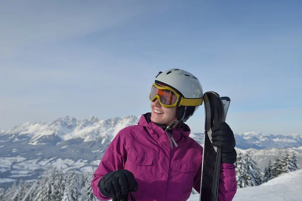 겨울 재미와 스키 — 스톡 사진