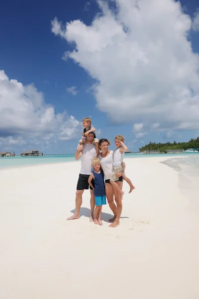 Gelukkige familie op vakantie — Stockfoto