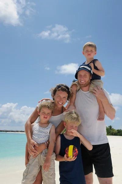 Šťastná rodina na dovolené — Stock fotografie