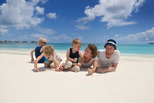 Familia feliz de vacaciones —  Fotos de Stock