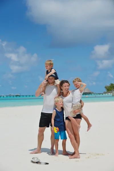 Família feliz em férias — Fotografia de Stock