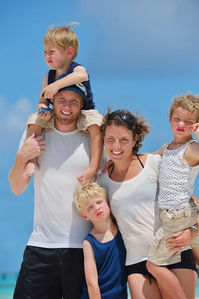 Boldog család nyaralni. — Stock Fotó