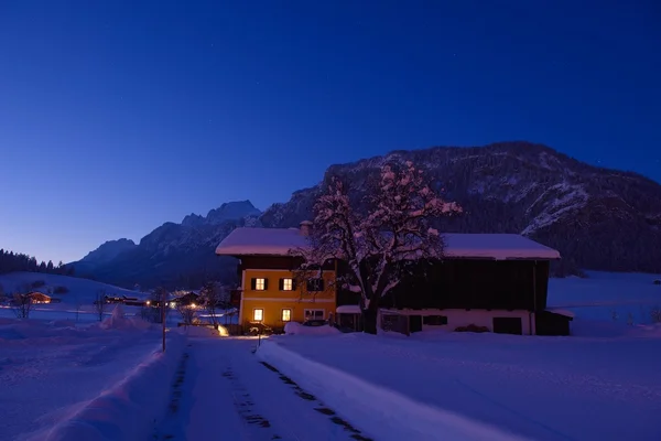 Montagna paesaggio invernale — Foto Stock