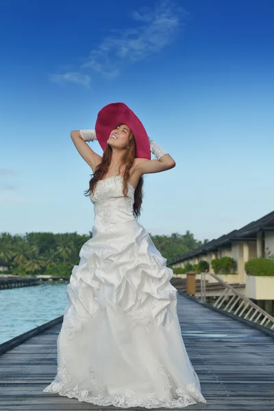 Asiatique mariée sur plage — Photo