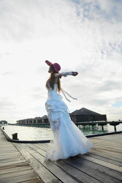 Ásia noiva no praia — Fotografia de Stock