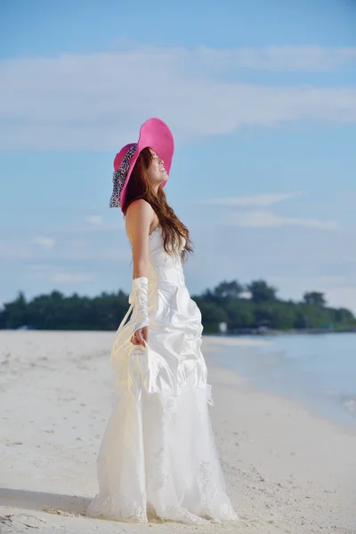 Azji panny młodej na plaży — Zdjęcie stockowe