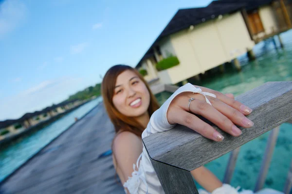 Asiático novia en playa —  Fotos de Stock