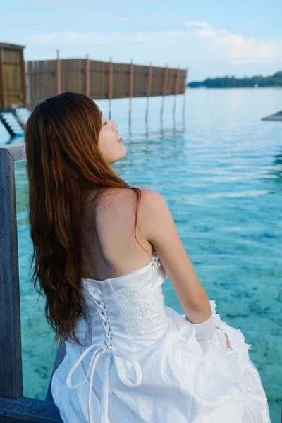 Asiático novia en playa —  Fotos de Stock