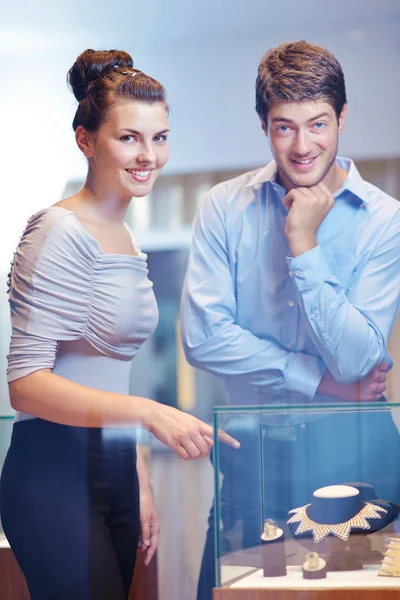 Happy young couple in jewelry store — Stock Photo, Image