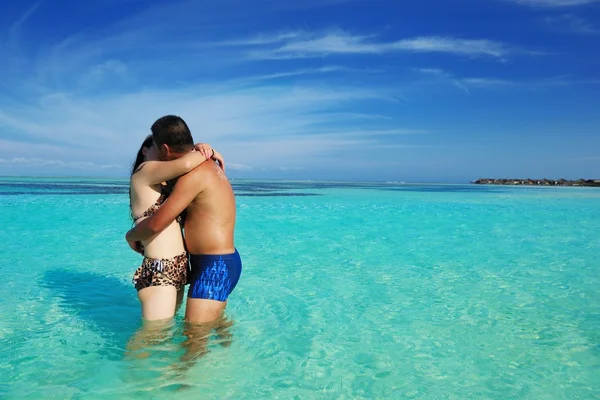 Asian couple enjoying summer on beach — Stock Photo, Image