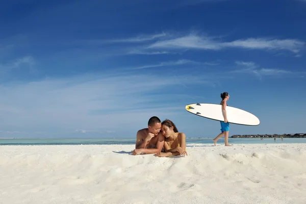 Asian couple enjoying summer on beach — Stock Photo, Image