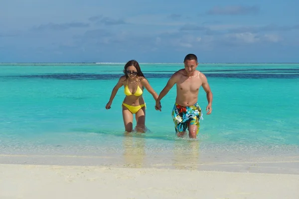 Asiatique couple profiter été sur plage — Photo