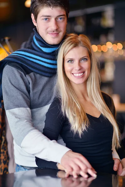 Portré egy boldog fiatal párról — Stock Fotó