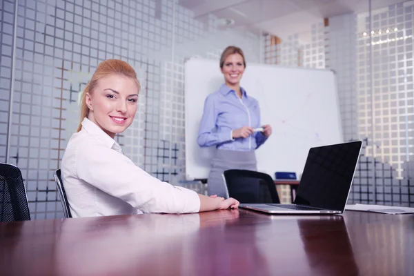 Business in een vergadering op kantoor — Stockfoto