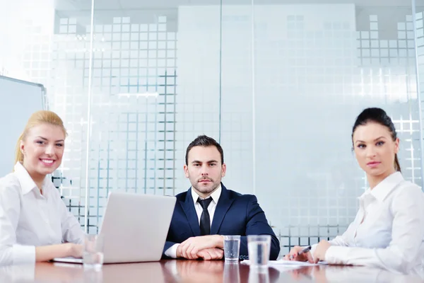 Negocios en una reunión en la oficina —  Fotos de Stock