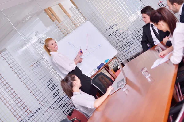 Negocios en una reunión en la oficina —  Fotos de Stock