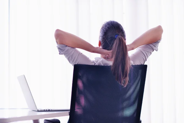 Mulher de negócios no escritório — Fotografia de Stock