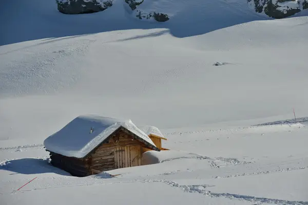 Gebirgslandschaft im Winter — Stockfoto