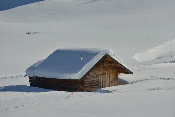 Gebirgslandschaft im Winter — Stockfoto