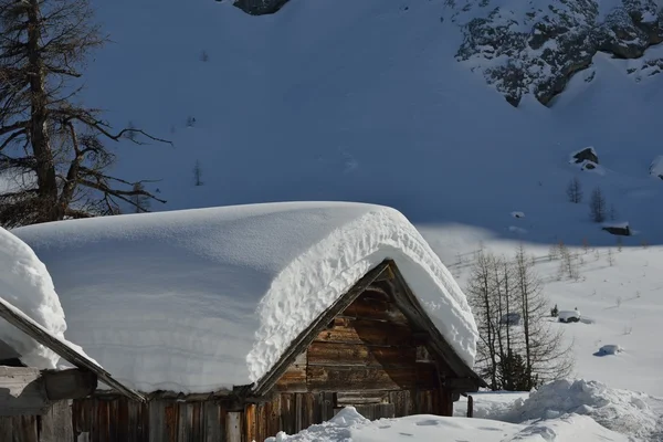 Gebirgslandschaft im Winter — Stockfoto