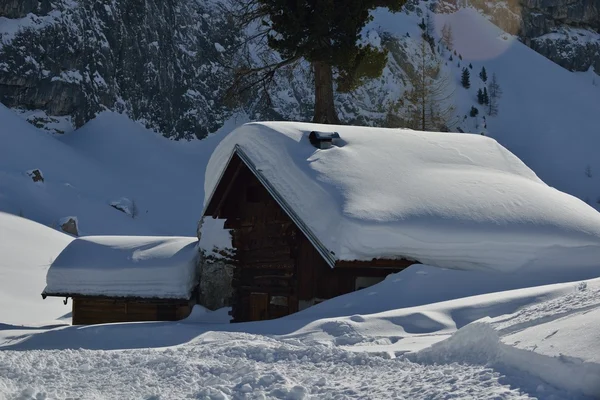 Gebirgslandschaft im Winter — Stockfoto