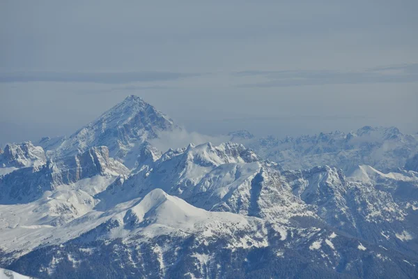 Gebirgslandschaft im Winter — Stockfoto