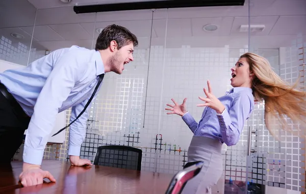 Angry busines sman screaming at employee — Stock Photo, Image