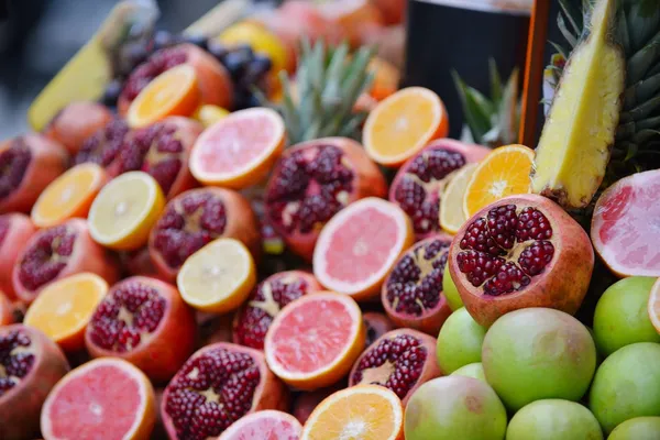 Exibição colorida de frutas — Fotografia de Stock