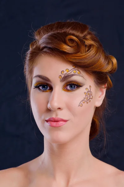 Hermosa mujer maquillaje de lujo — Foto de Stock