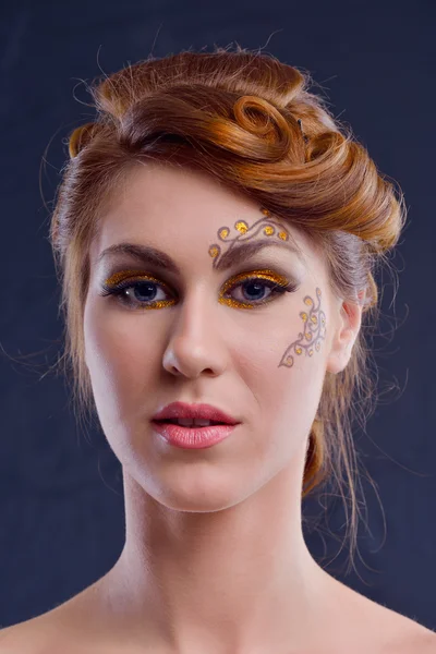 güzel kadın lüks makyaj