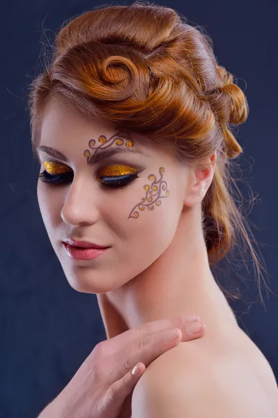 güzel kadın lüks makyaj