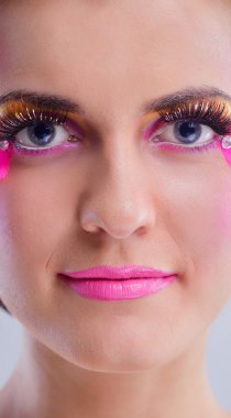 lüks makyaj ile güzel bir kadın