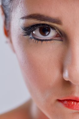 lüks makyaj ile güzel bir kadın